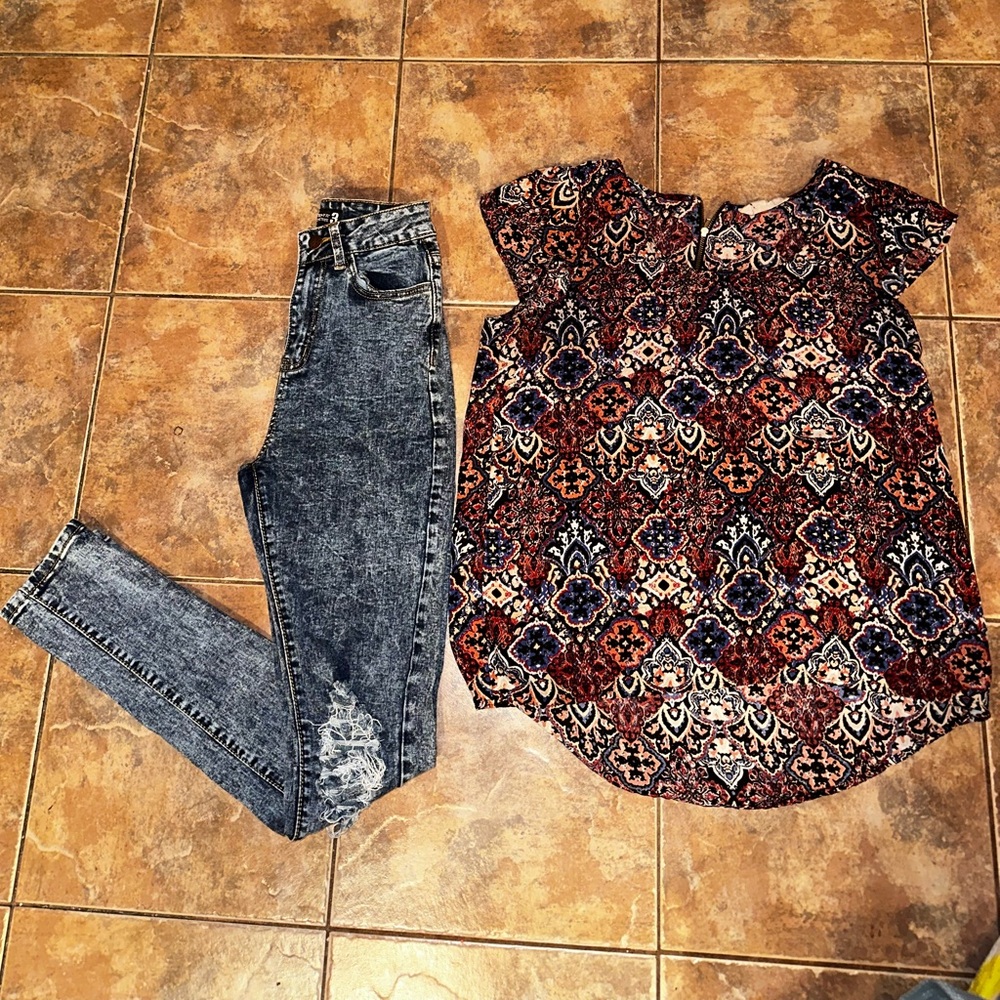 Ripped skinny jeans + FREE blouse